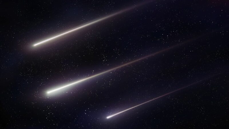 meteor yang jatuh sampai ke permukaan bumi disebut