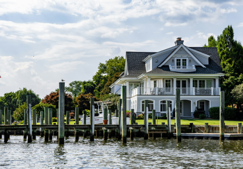 waterfront luxury cities us, best us cities waterfront property, water view homes usa, luxury real estate waterfront us, investment waterfront cities, top waterfront locations usa, US cities for luxury living, waterfront property investment, high ROI waterfront cities, US waterfront real estate